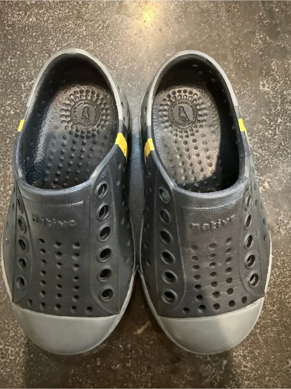 Native Jefferson Grey Slip-On Casual Shoes with Yellow Accent - Size C5